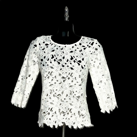 Vero Moda Tops - NWOT VERO MODA XS Big Flower Lace Top 3/4 Sleeve